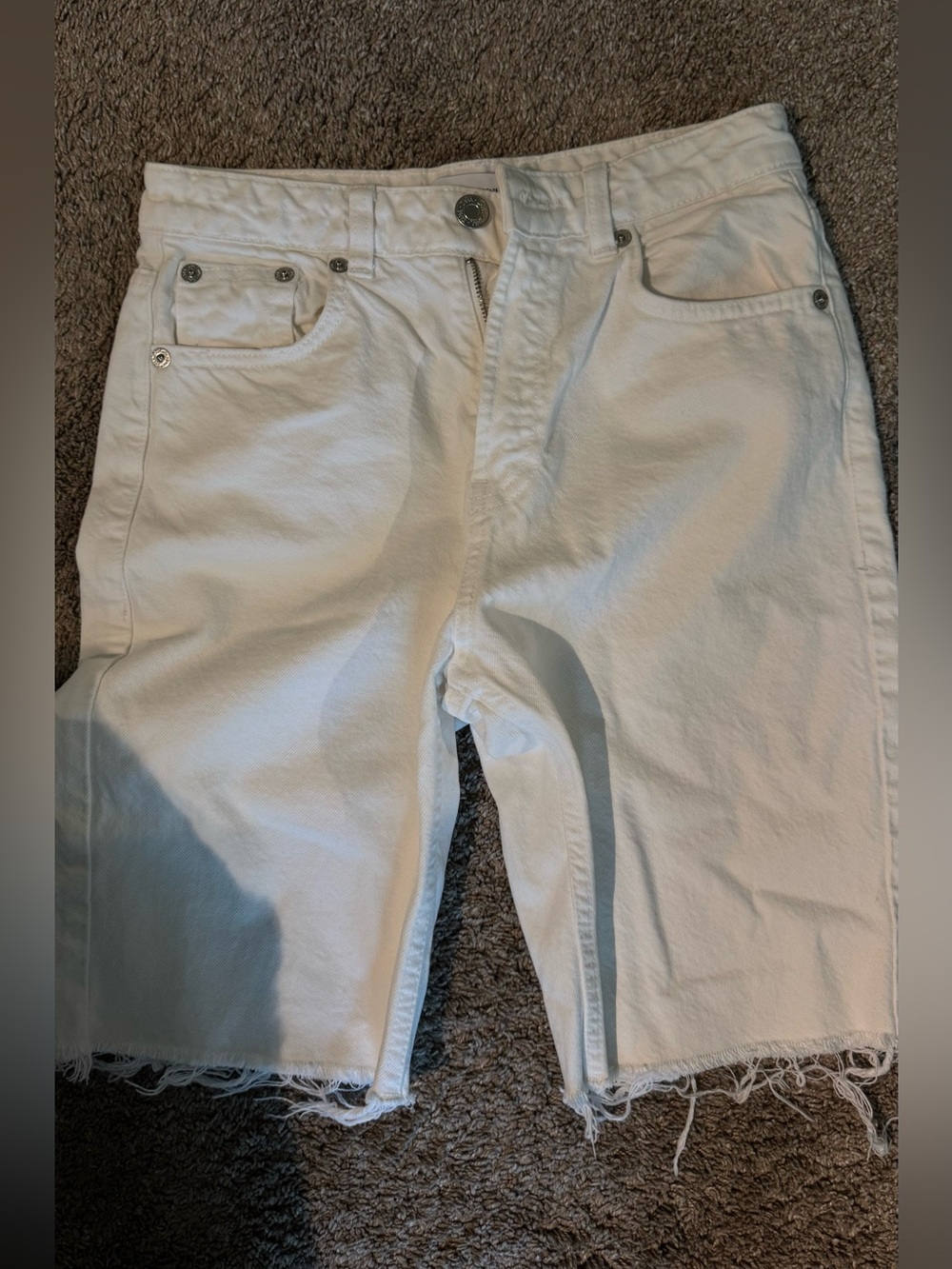 Zara White Frayed Hem Denim Shorts